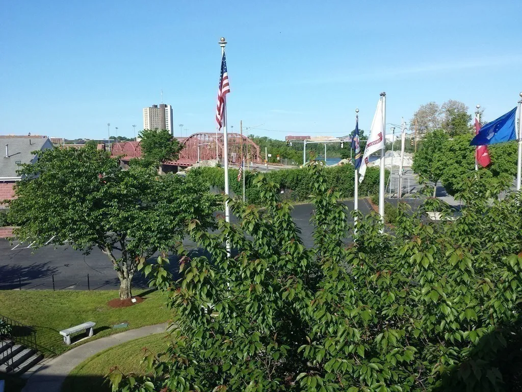 694 Lakeview Ave, Lowell