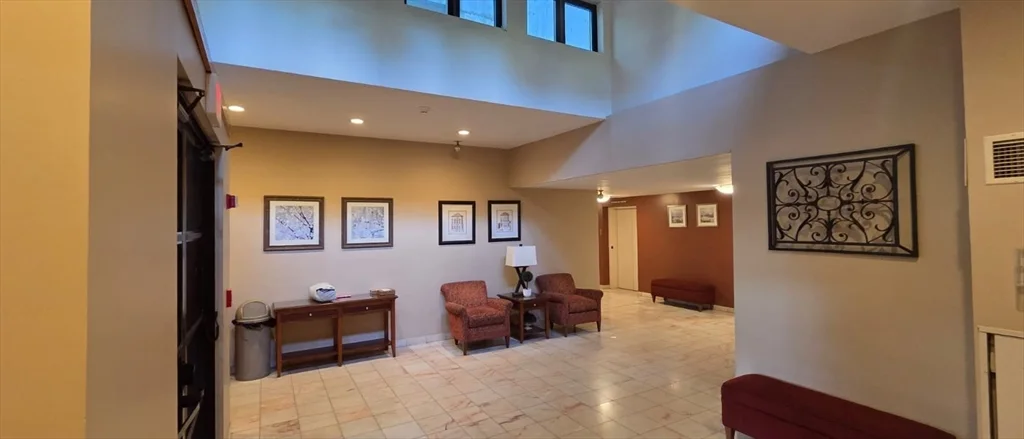 200 Ledgewood Dr, Stoneham