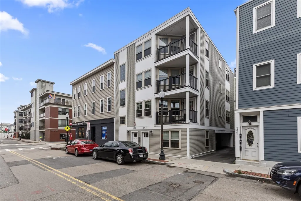 297 D St, South Boston