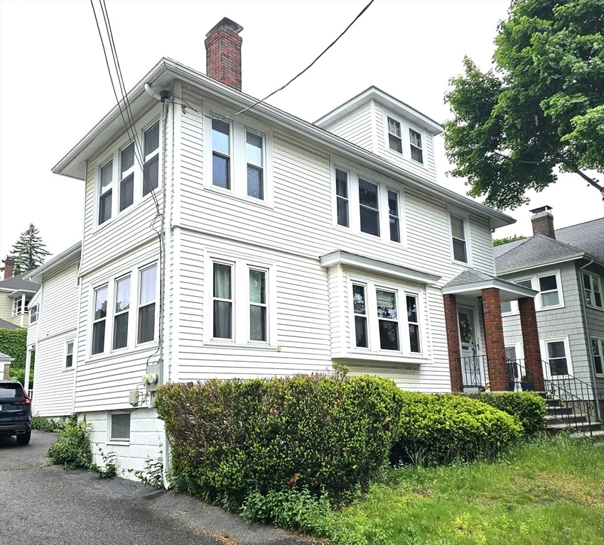 519 School St, Belmont