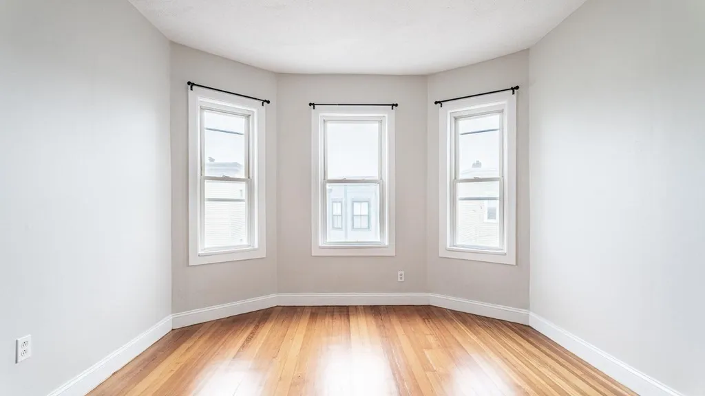 17 Cawfield, Boston