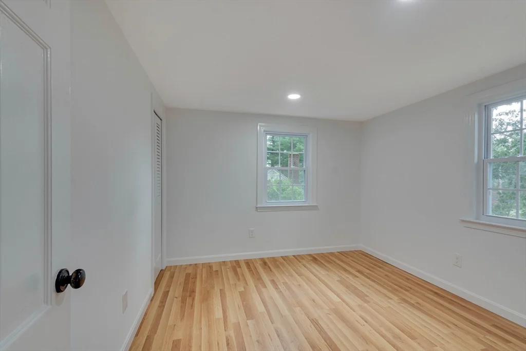 951 Main St, Lynnfield