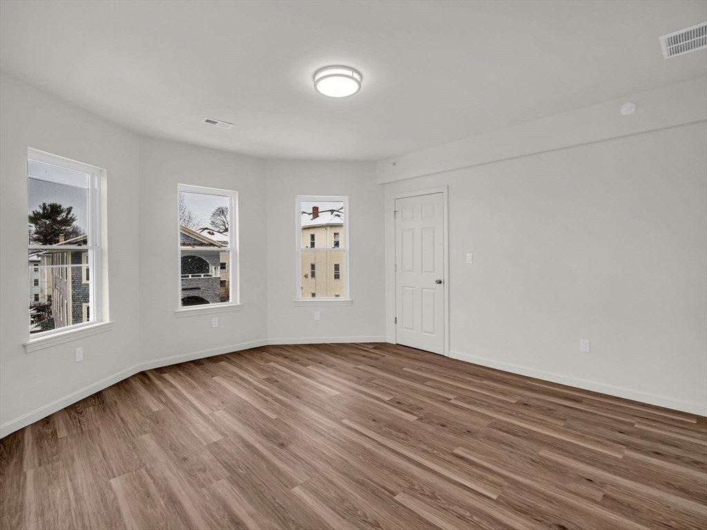 12 Alpine St, Worcester