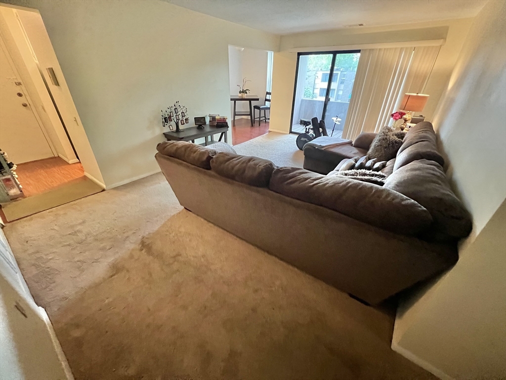 2 Shrewsbury Green Dr, Shrewsbury