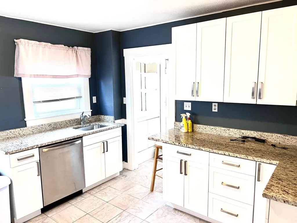 14 Beach Rd, Winthrop