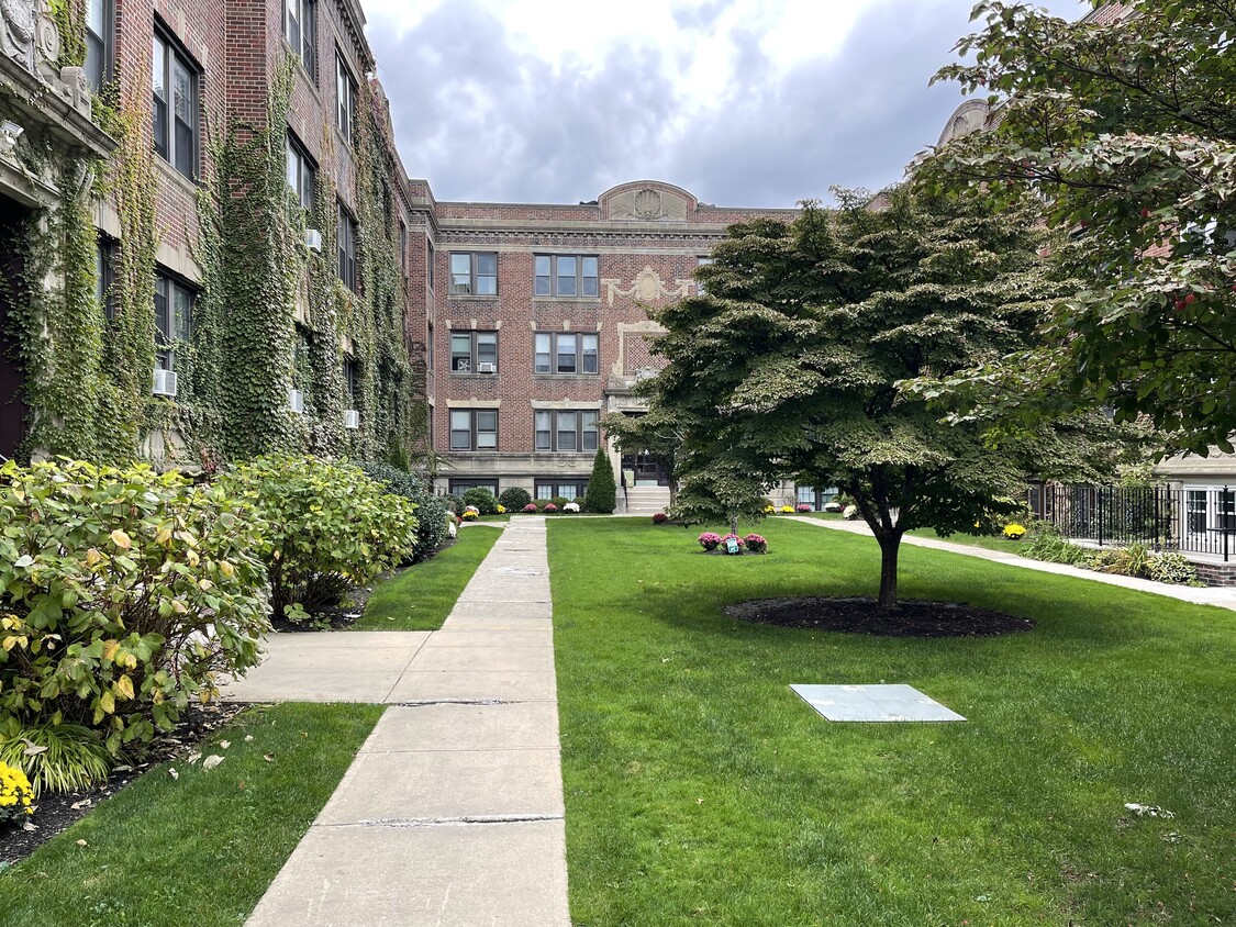 10 Greenway Ct, Coolidge Corner