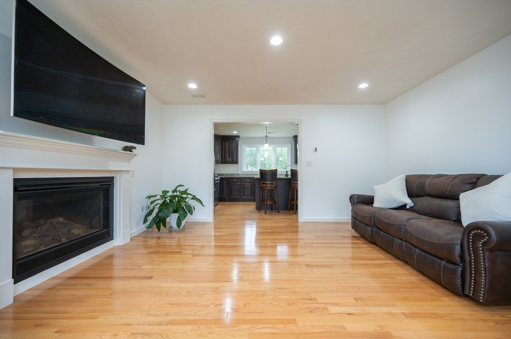 7 Willow Brook Ln, Blackstone