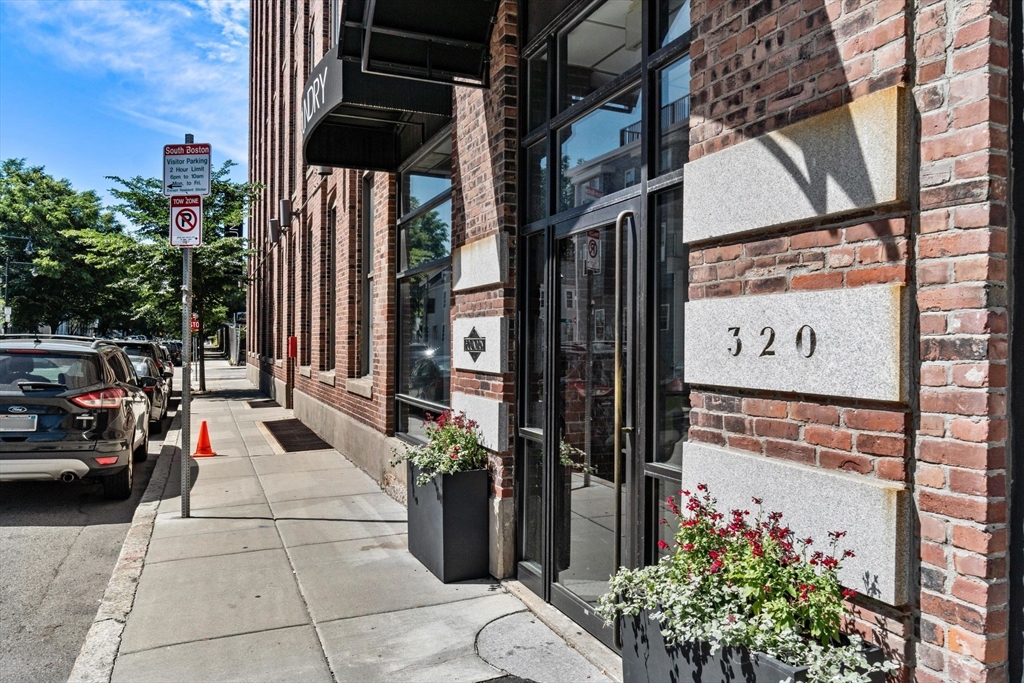 320 W 2nd, South Boston