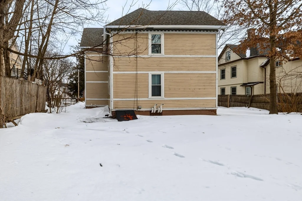 105 Nonotuck St, Holyoke