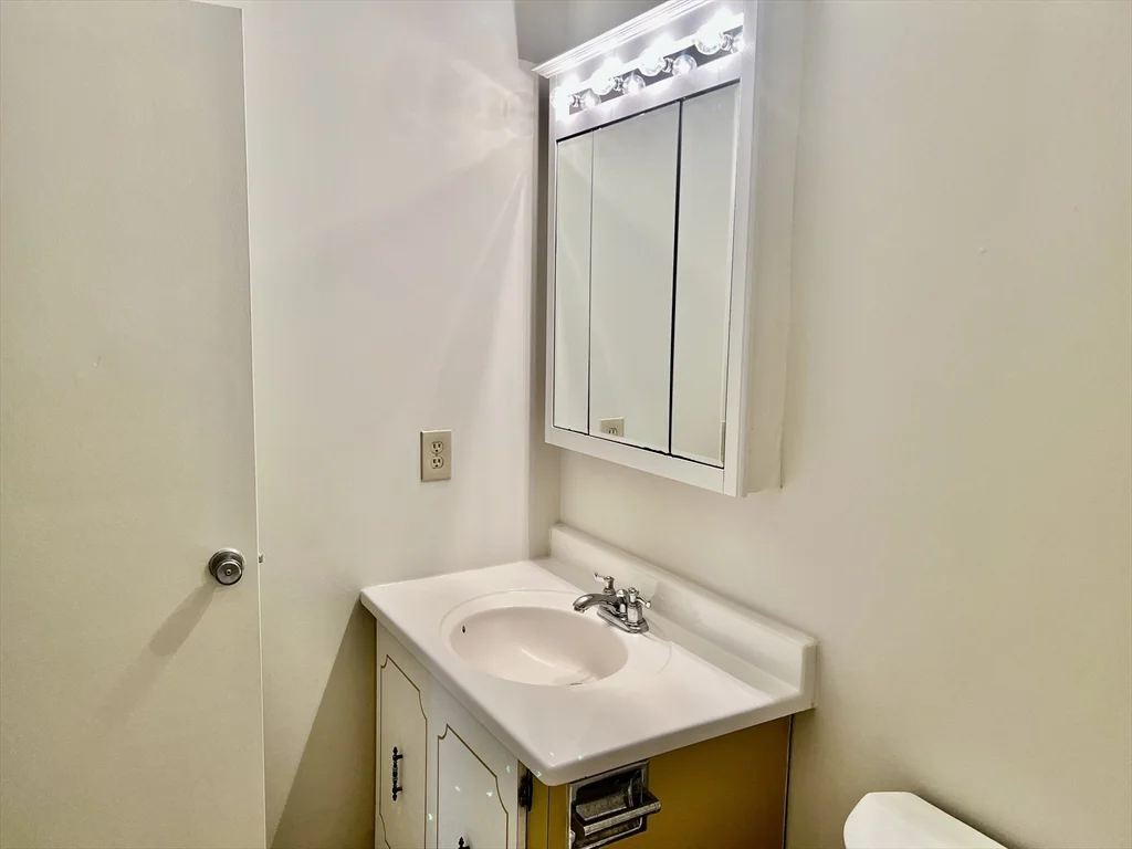 1004 Paradise Rd, Swampscott