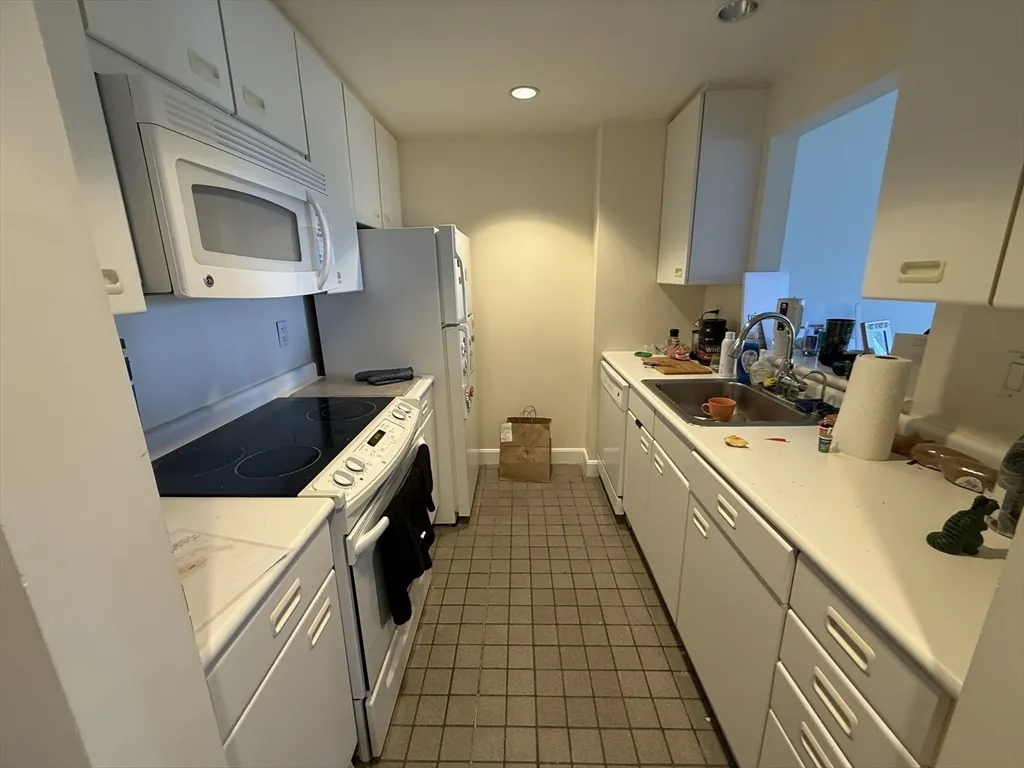 931 Massachusetts Ave, Mid-Cambridge