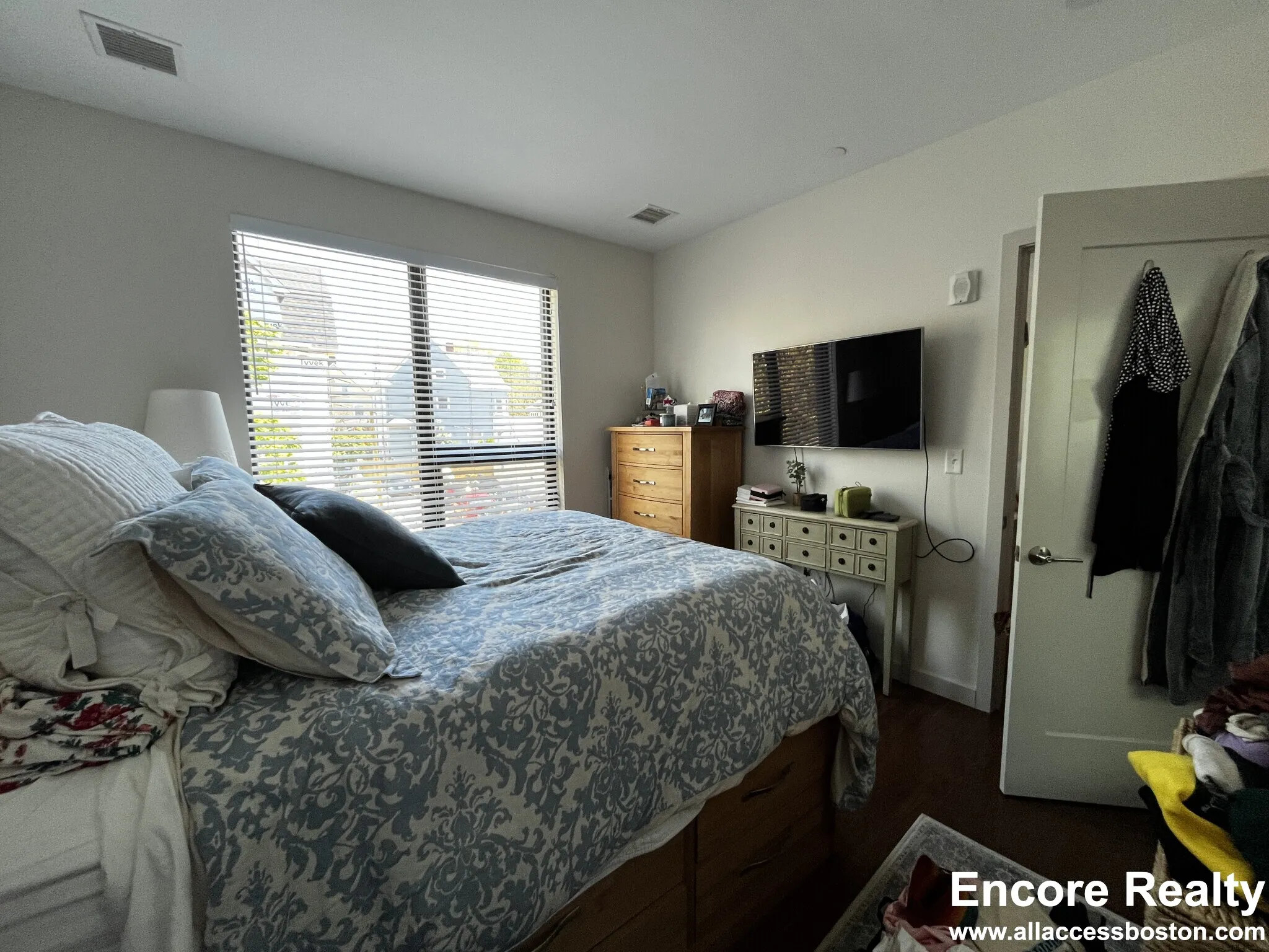 455 Harvard St, North Brookline