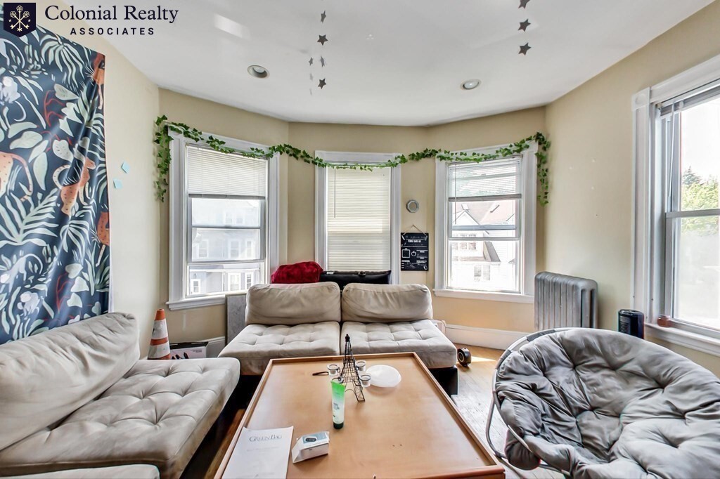 49 Hillside St, Mission Hill