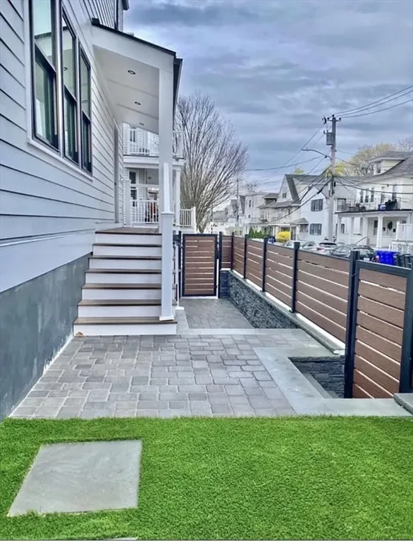 35 Hunnewell Ave, Oak Square