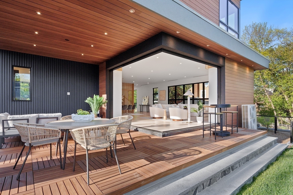 90 Auburndale Ave, Newton