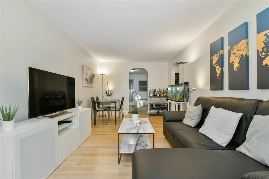 4635 Washington St, Roslindale