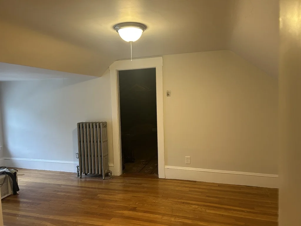 4 Harvard Rd, Belmont