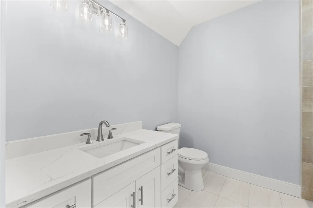 24 Country Club Dr, Plymouth