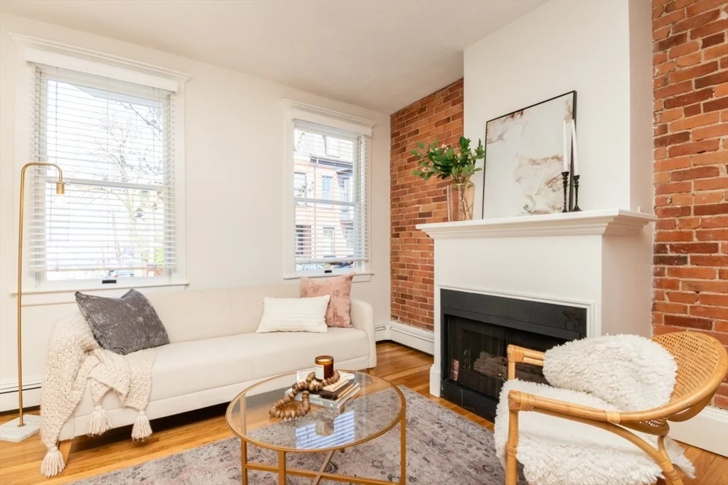 298A Bunker Hill St, Charlestown