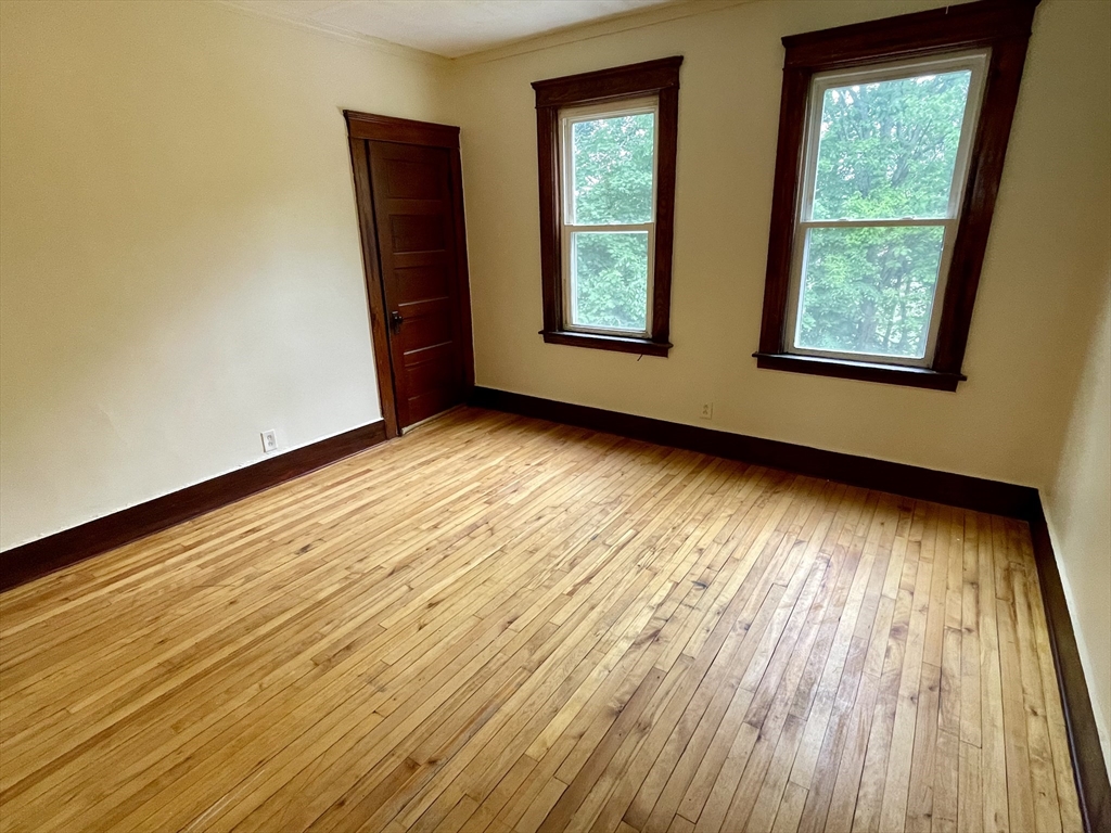 10 Agawam St, Worcester
