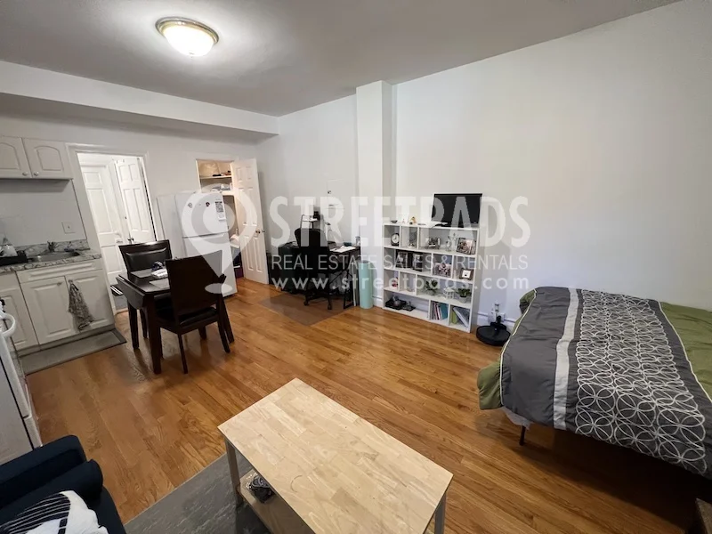 1163 Beacon St, Longwood