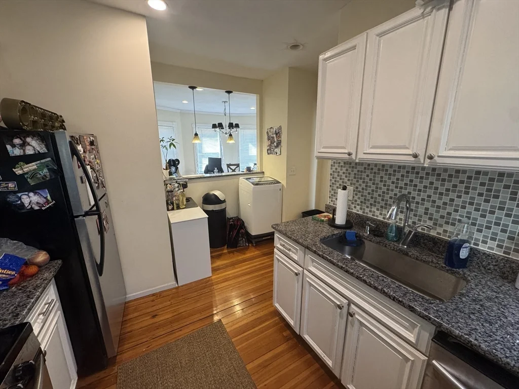 5 Oak Square Ave, Brighton