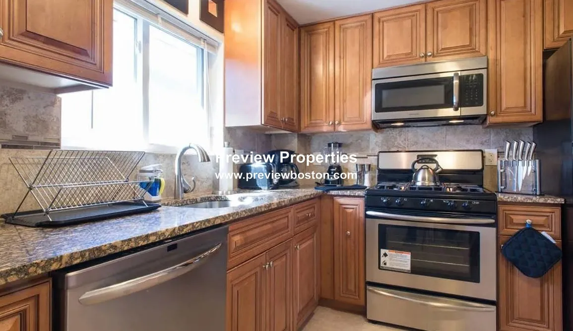 37 Oxford Circle, Belmont