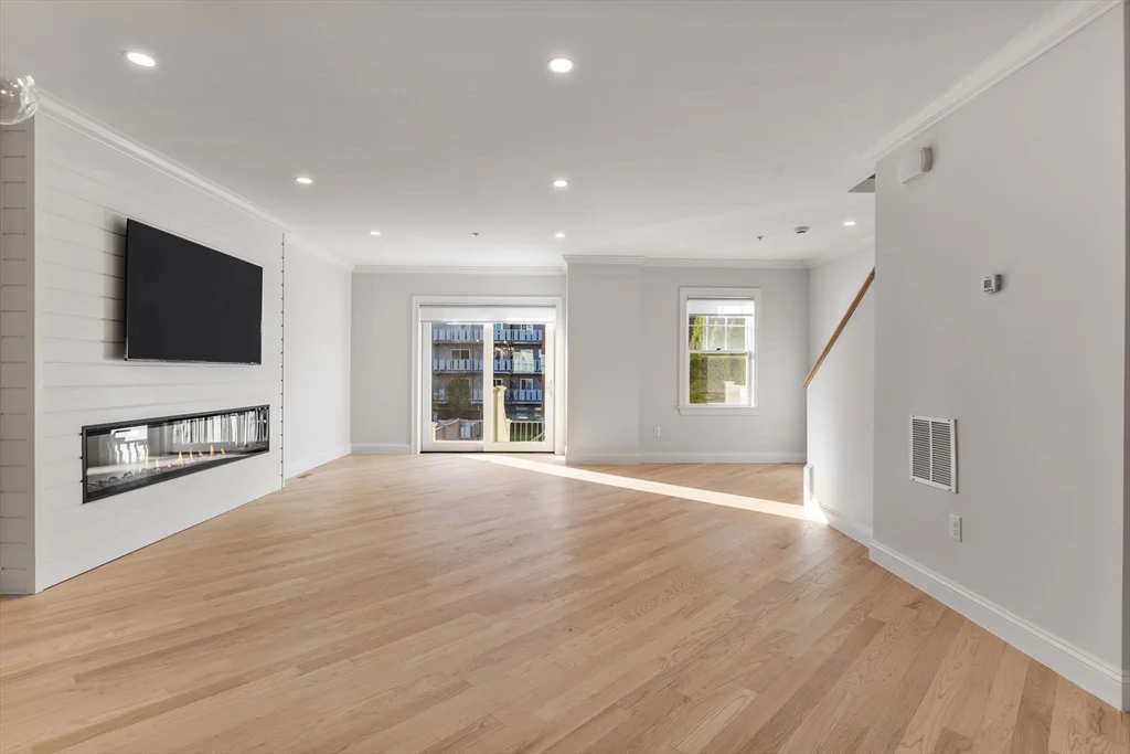 7 Chatham St, Watertown