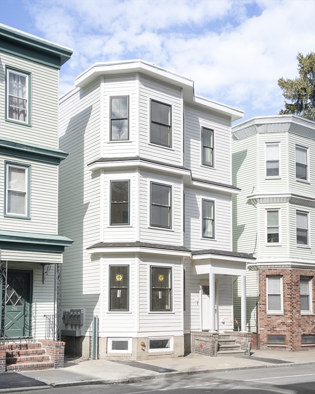 298 Maverick St, East Boston