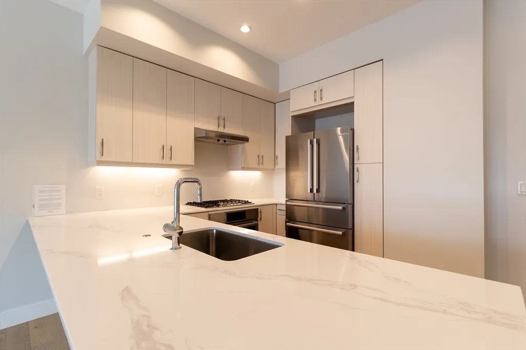 10 Shipyard Dr, Hingham