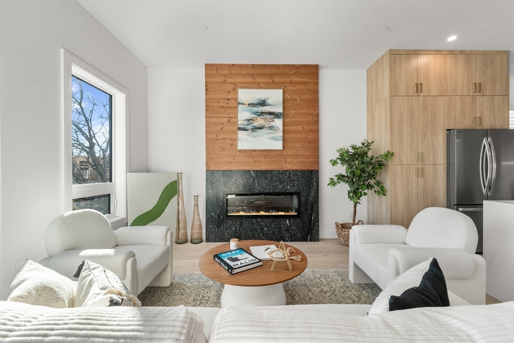 670 Saratoga, Boston