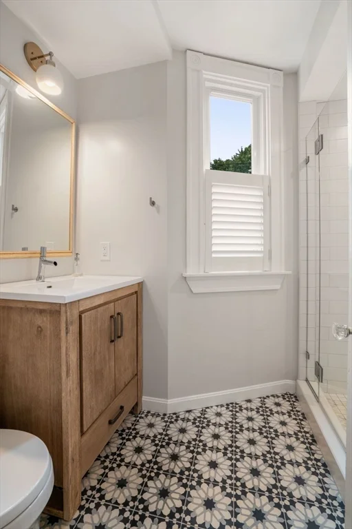 30 Oak St, Charlestown