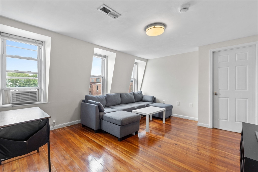 528 Medford, Charlestown