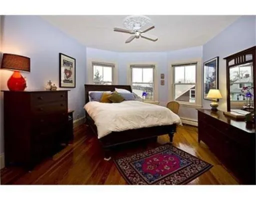 18 Sunset St, Mission Hill