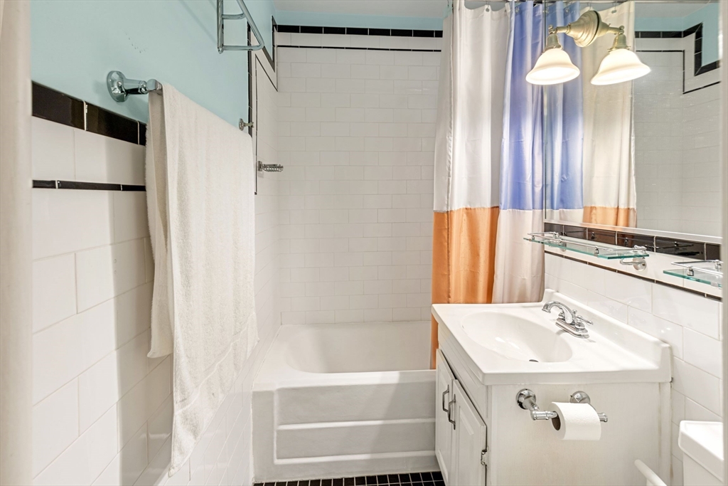 207 Commonwealth Ave, Back Bay