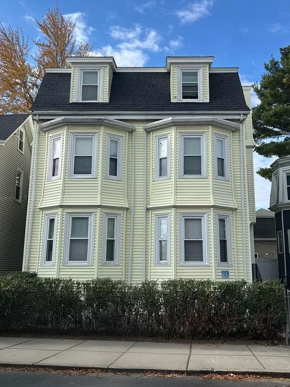 8 Beethoven St, Jamaica Plain