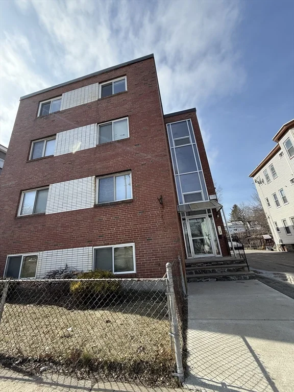 565 Hyde Park Ave, Roslindale