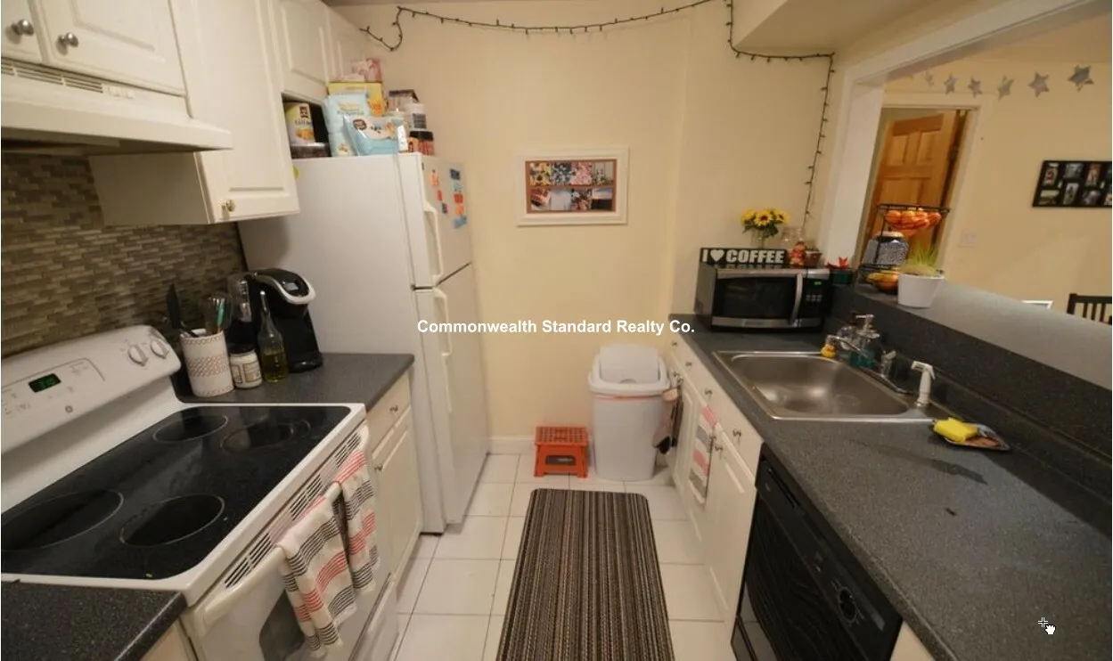 94 Pleasant St, North Brookline