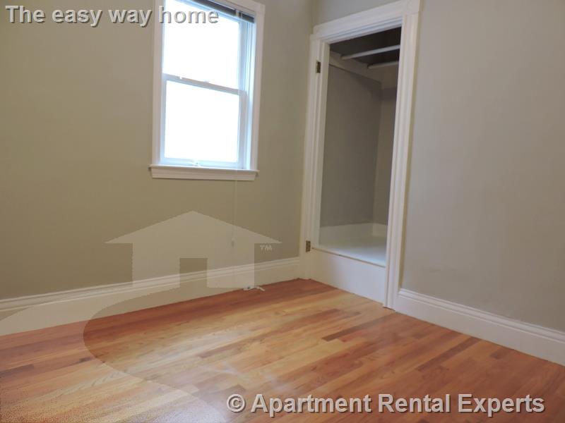 32 Speridakis Ter, Central Square