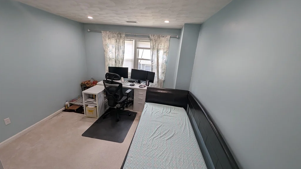 20 Winterberry Way, Bedford