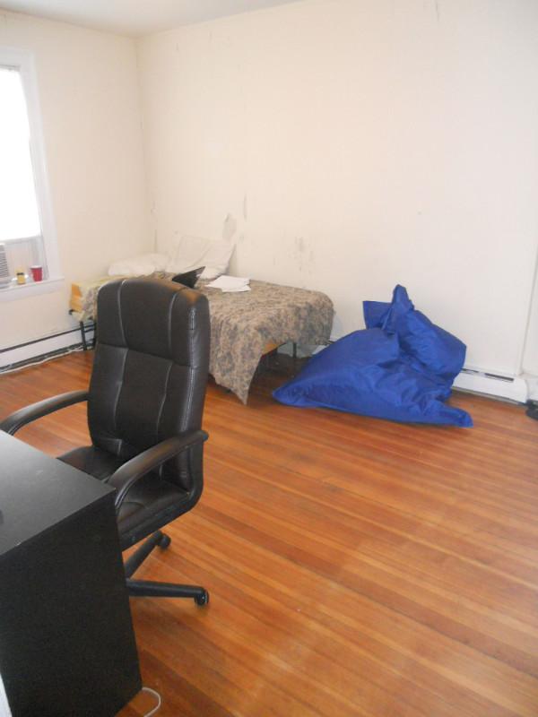 2 Ashford Ct, Allston