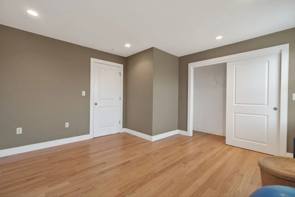 170 W 3rd St, South Boston