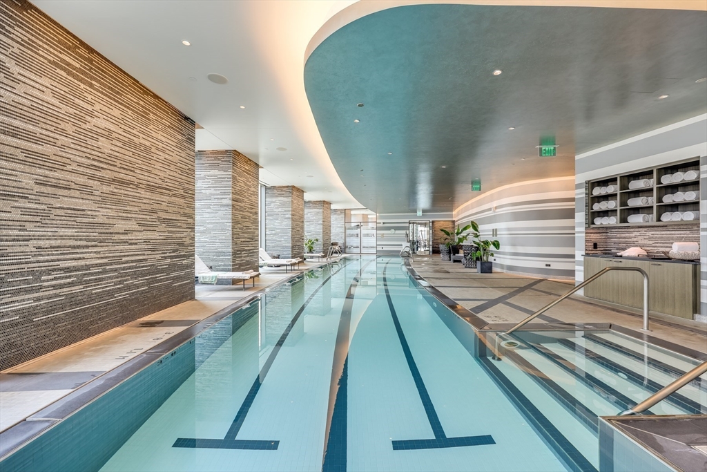 1 Dalton St, Back Bay