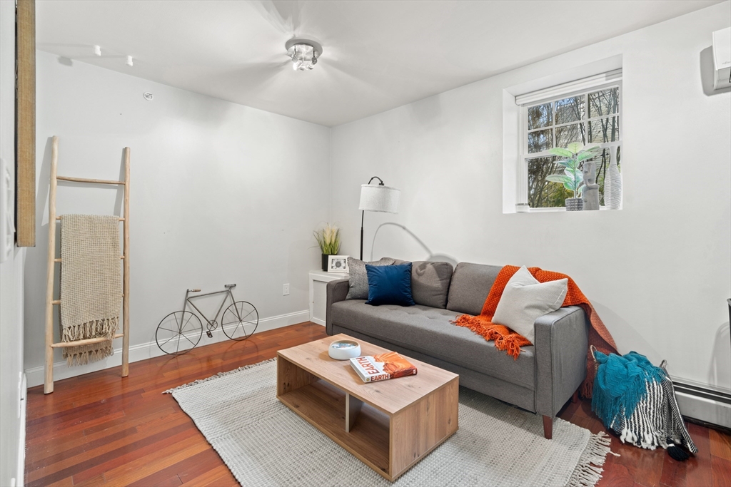 15 Millmont St, Roxbury