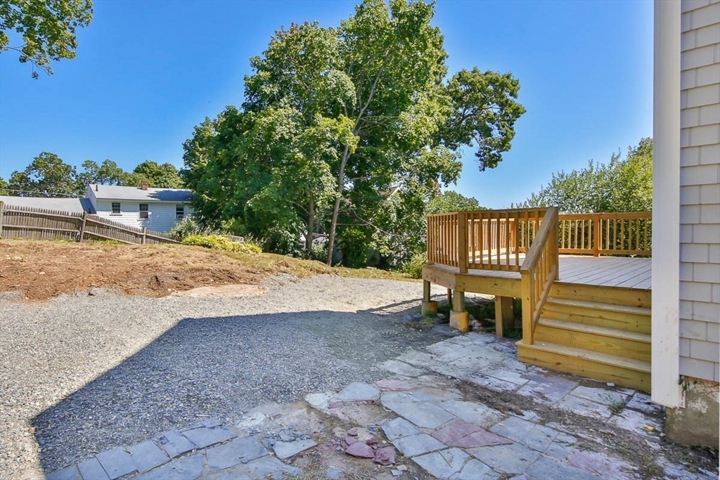 77 Rock Glen, Medford