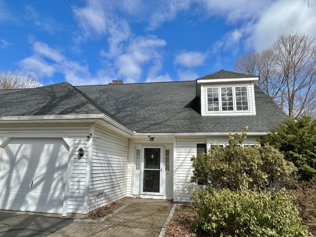 12 Homeward Ln, Natick