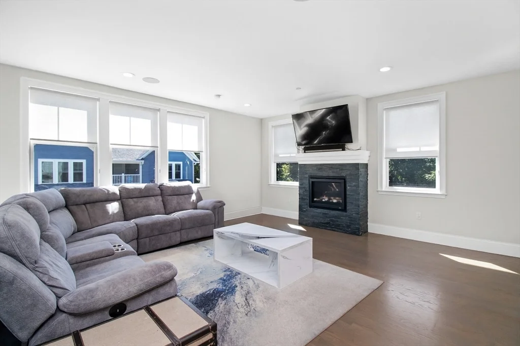 2 Elm St, Dorchester