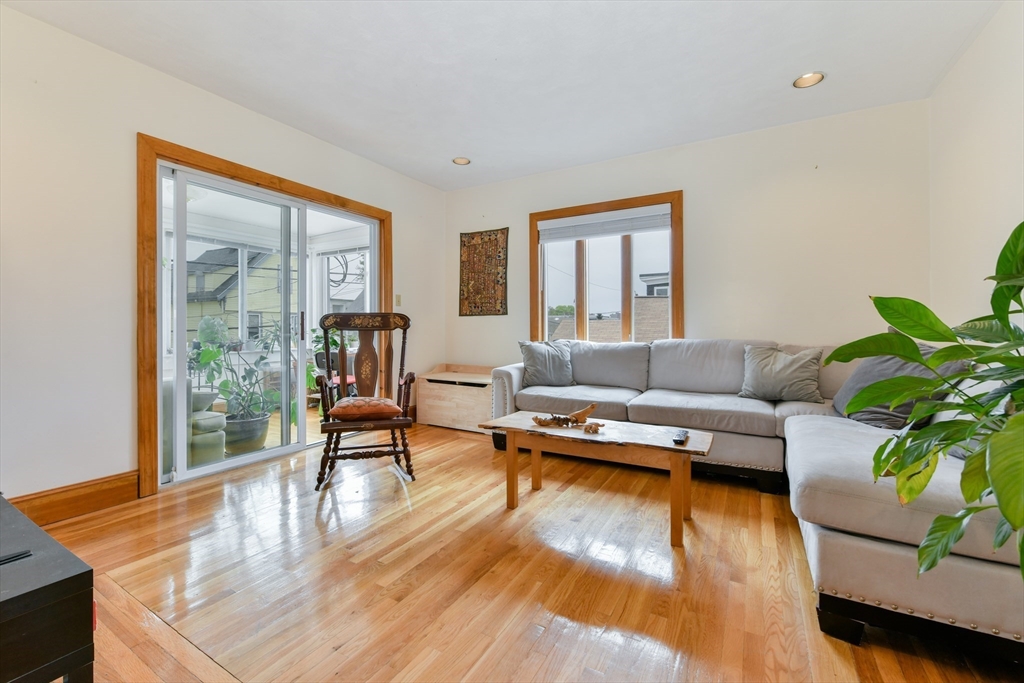 33 Farragut Aveune, West Somerville