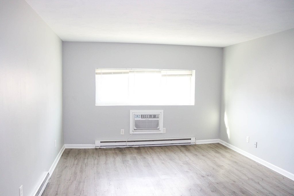 624 Hyde Park Ave, Roslindale