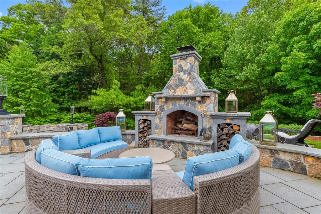 227 Rice Rd, Cochituate